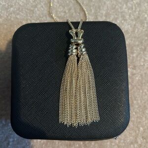 Kendra Scott necklace